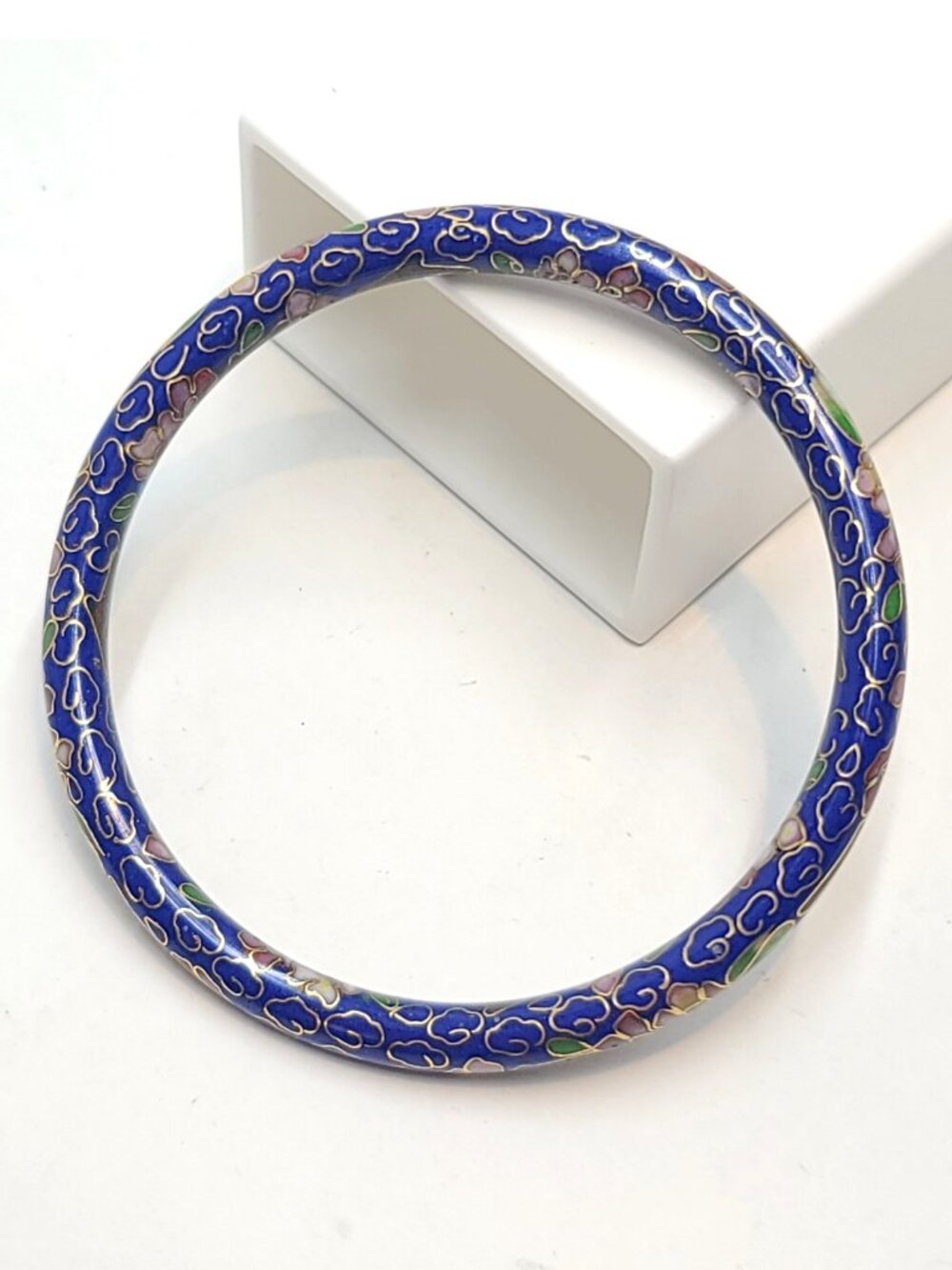 Vintage Chinese Cloisonné Enamel Bangle Bracelet Blue Floral Cloud Motif 7"